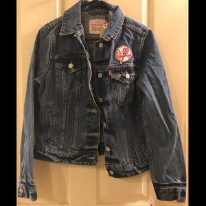 Levi’s MLB Yankees Denim Jacket NWT  SIZE MED